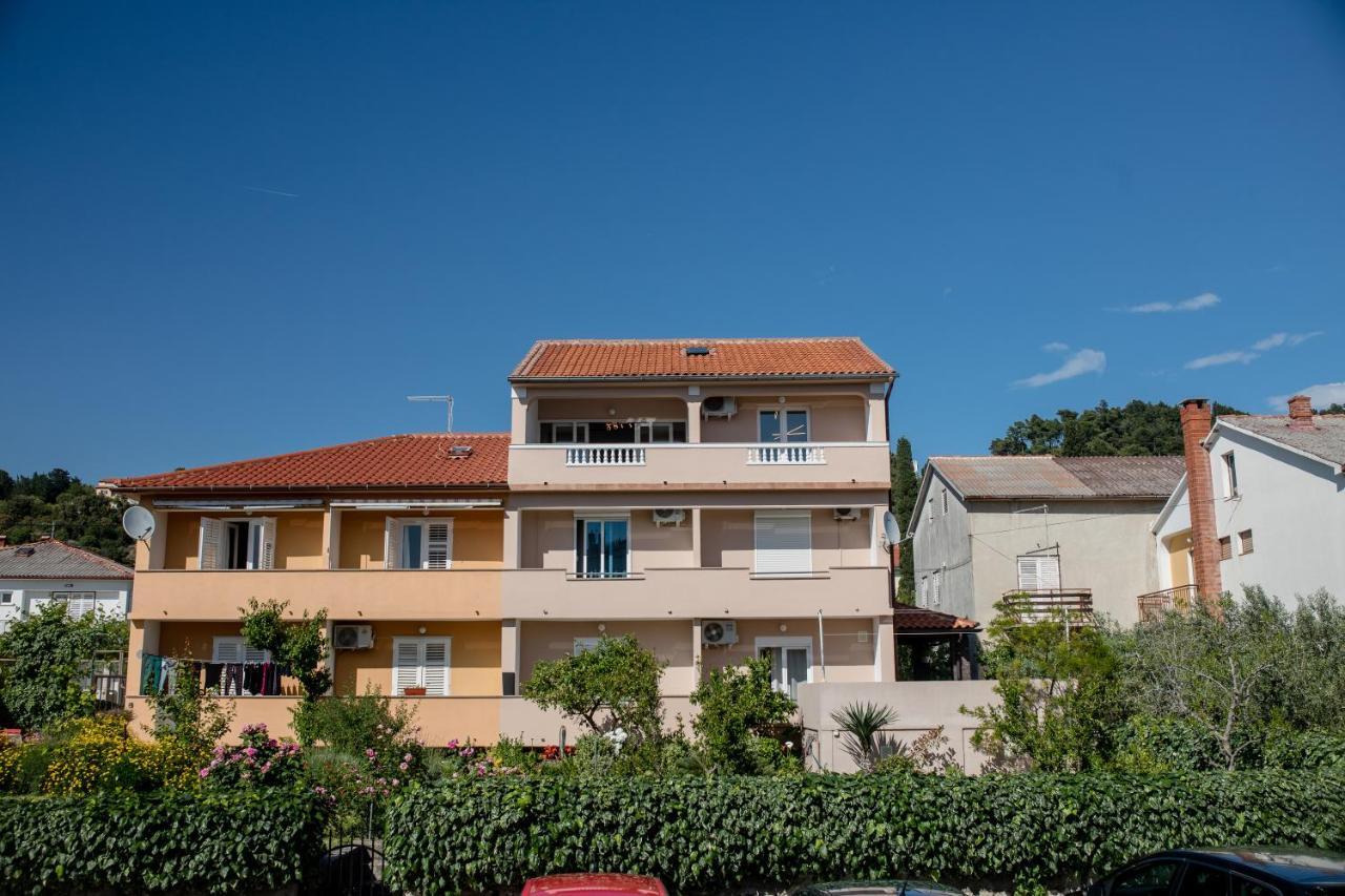 Apartments Luka Rab Town Eksteriør billede